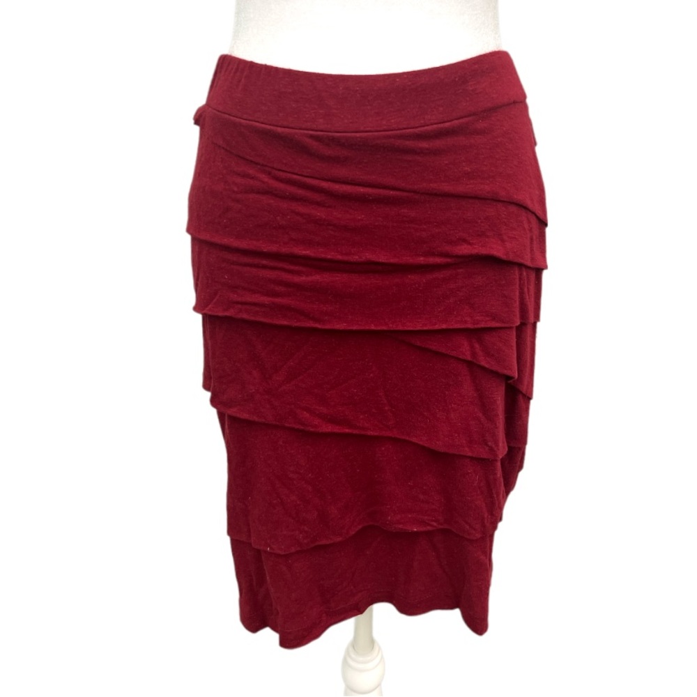 BORDEAUX Los Angeles Slip on knee length burgundy layered skirt (Anthropologie)